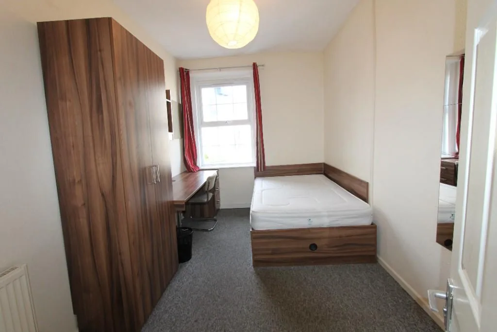 5 bedroom terraced house for rent