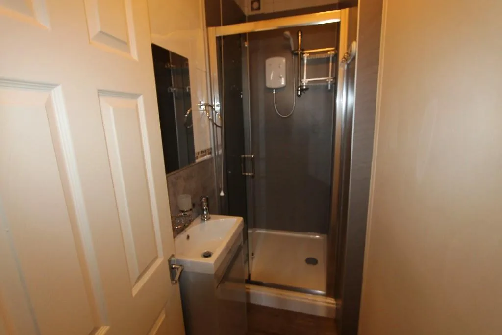 5 bedroom terraced house for rent
