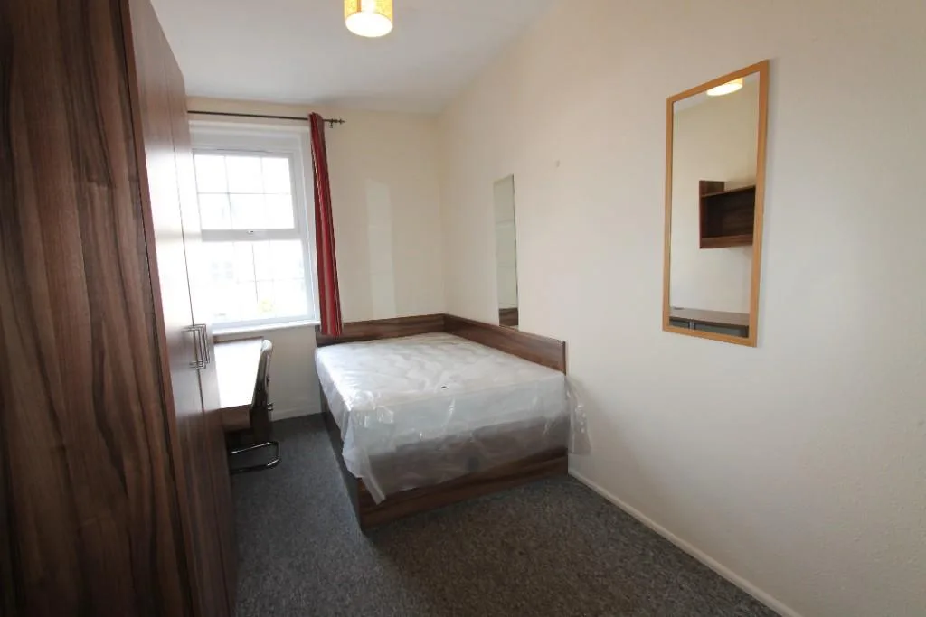 5 bedroom terraced house for rent