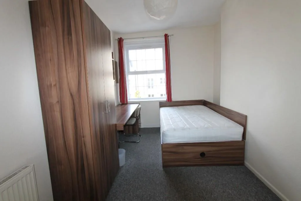 5 bedroom terraced house for rent