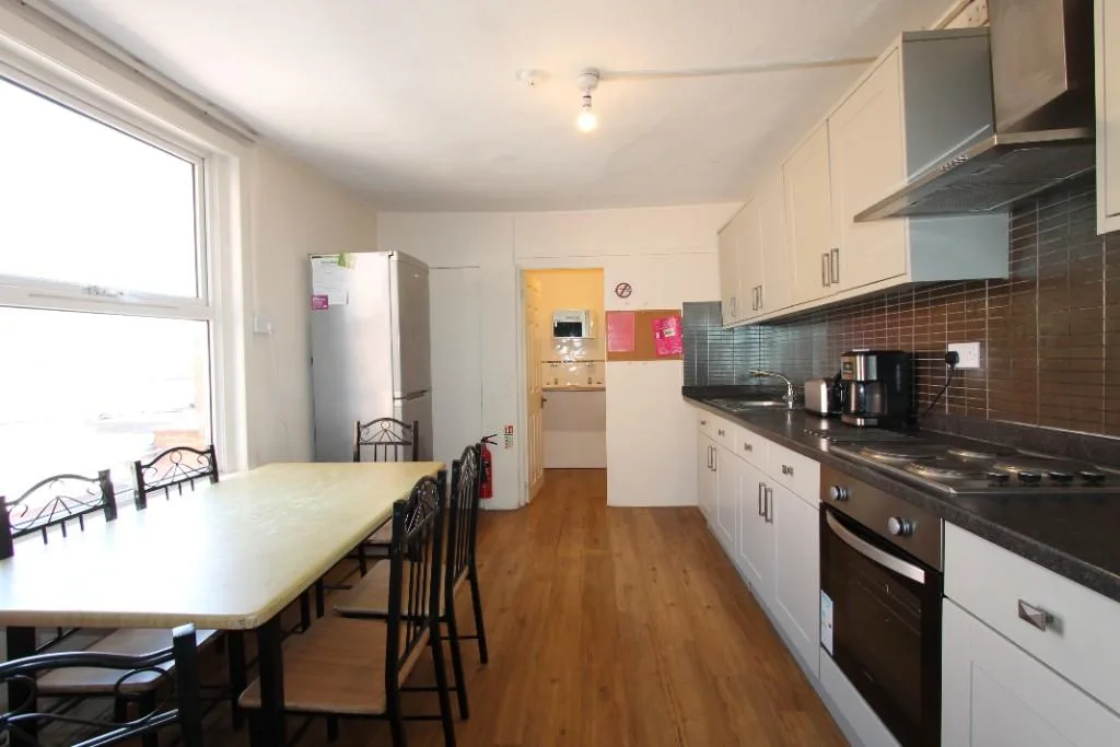 5 bedroom terraced house for rent
