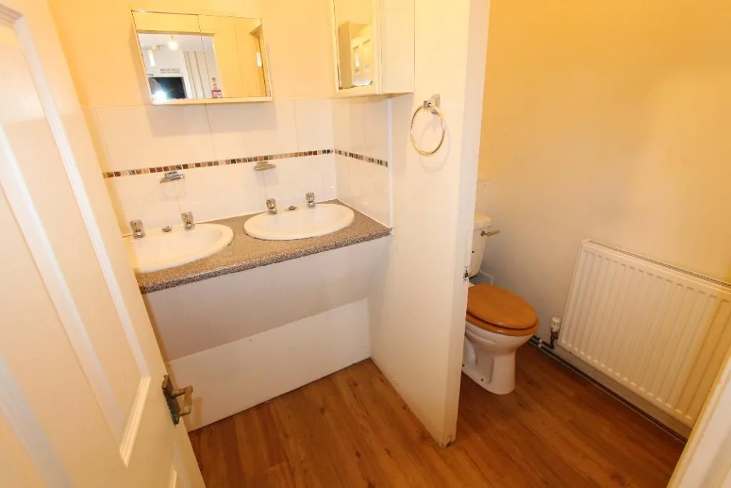 5 bedroom terraced house for rent