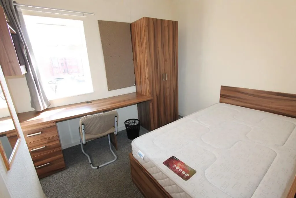 5 bedroom terraced house for rent
