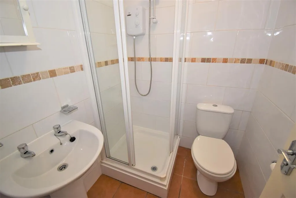 5 bedroom flat for rent