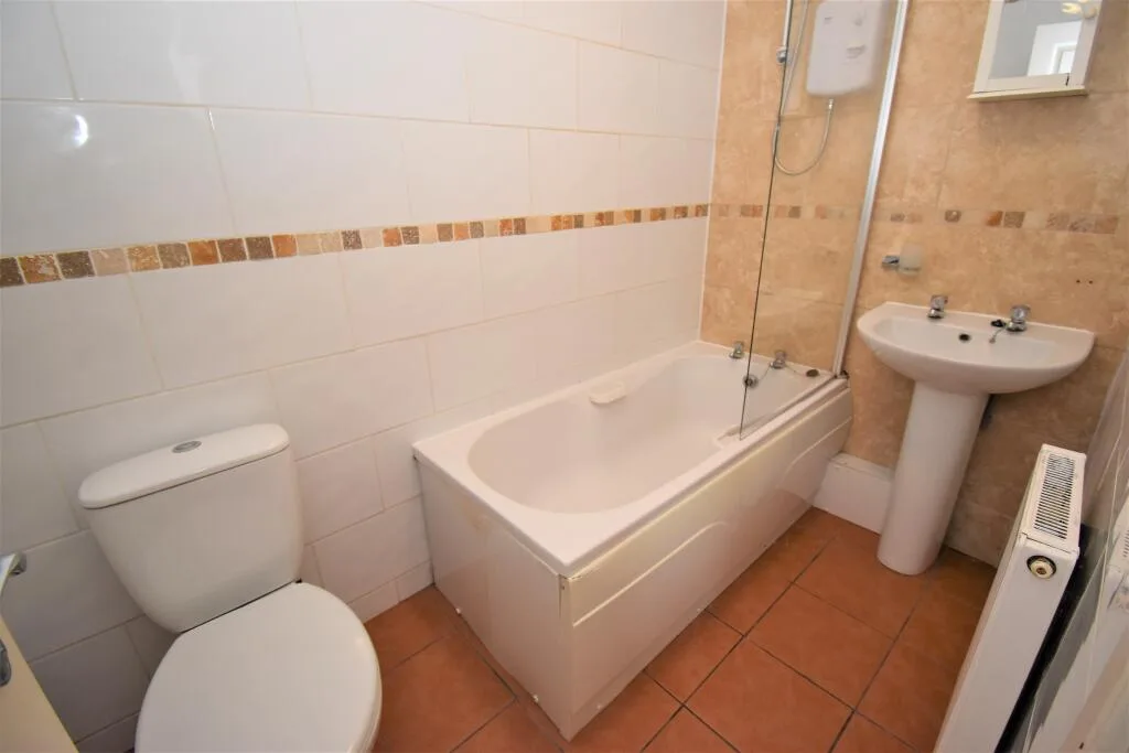 5 bedroom flat for rent
