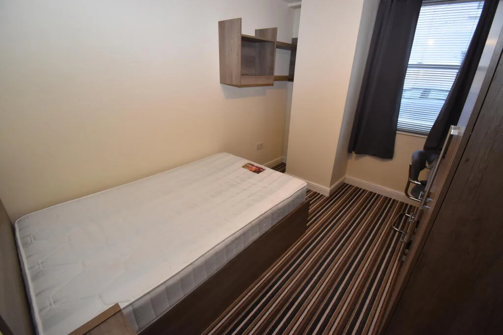 5 bedroom flat for rent