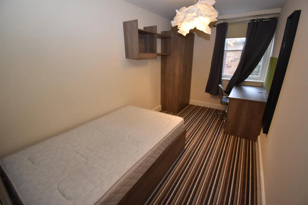 5 bedroom flat for rent