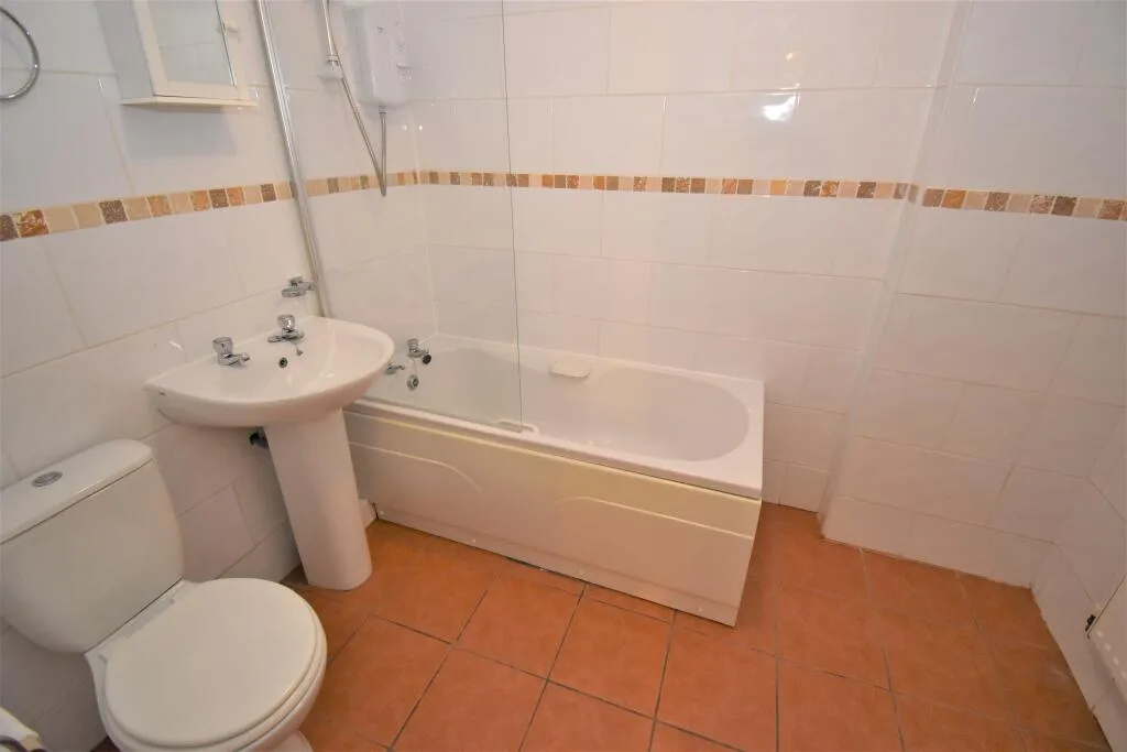 5 bedroom flat for rent