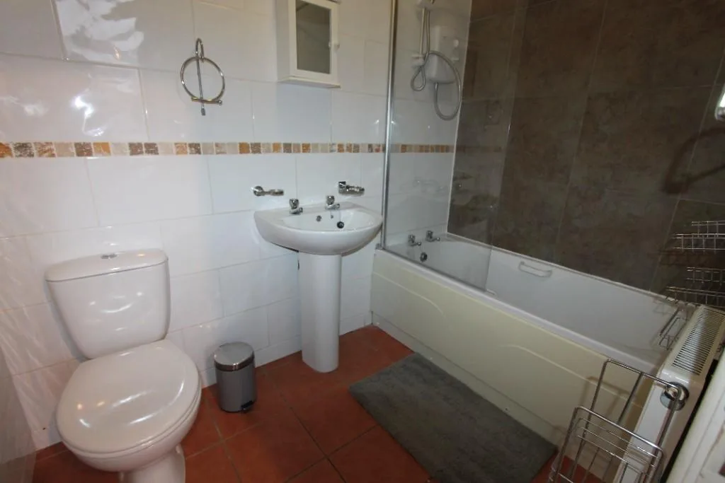 5 bedroom flat for rent