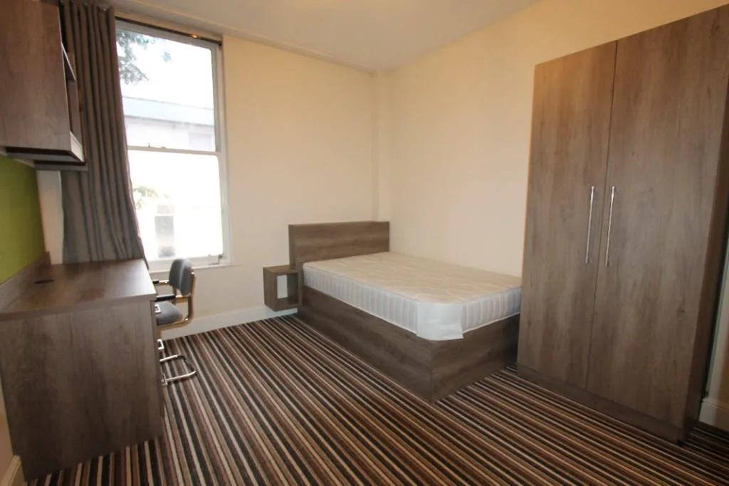 5 bedroom flat for rent