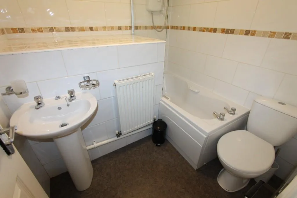 5 bedroom flat for rent