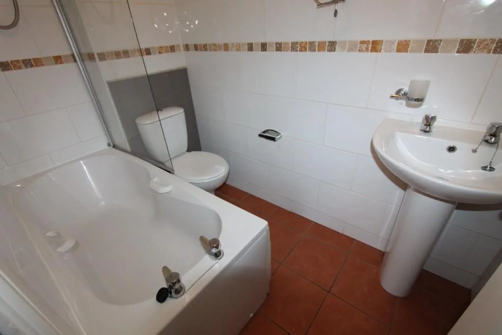 5 bedroom flat for rent