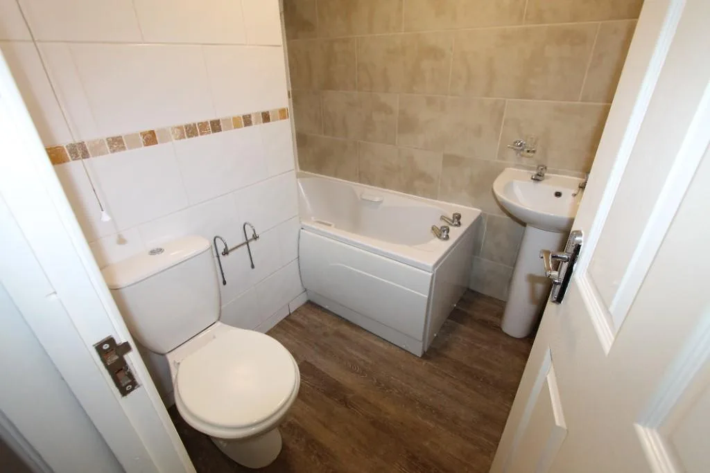 5 bedroom flat for rent