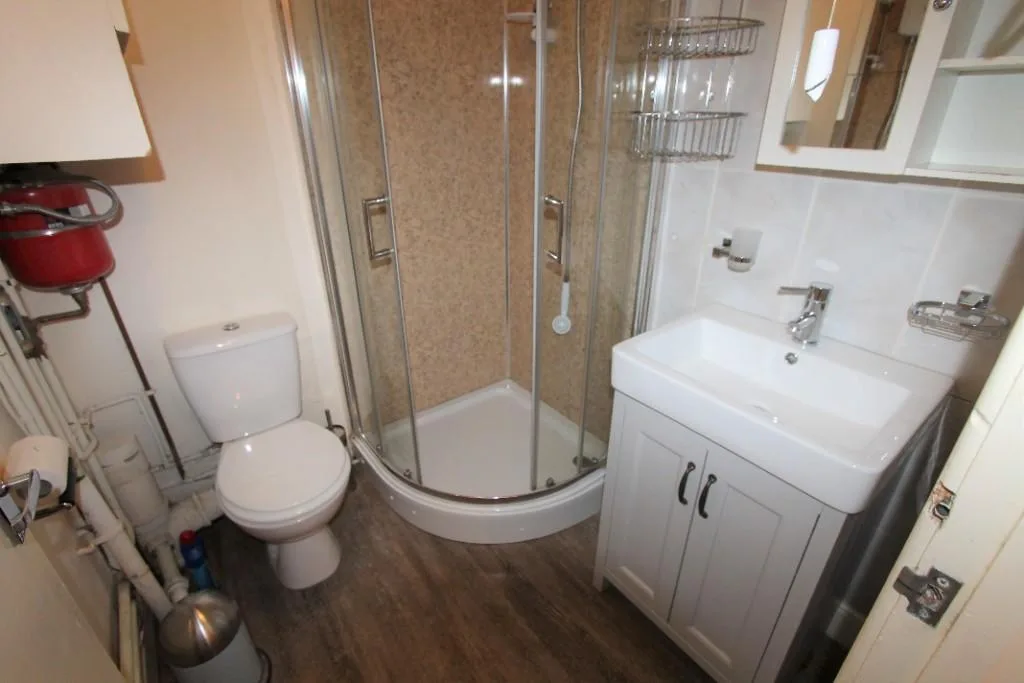 5 bedroom terraced house for rent