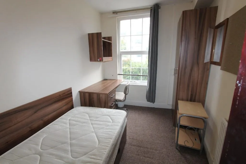 5 bedroom terraced house for rent