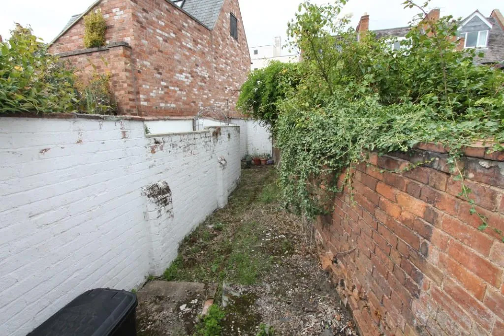 5 bedroom terraced house for rent