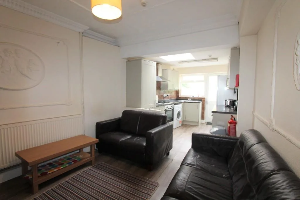 5 bedroom terraced house for rent