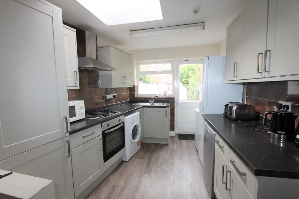 5 bedroom terraced house for rent