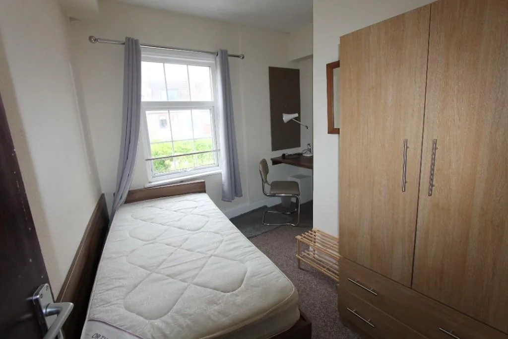5 bedroom terraced house for rent