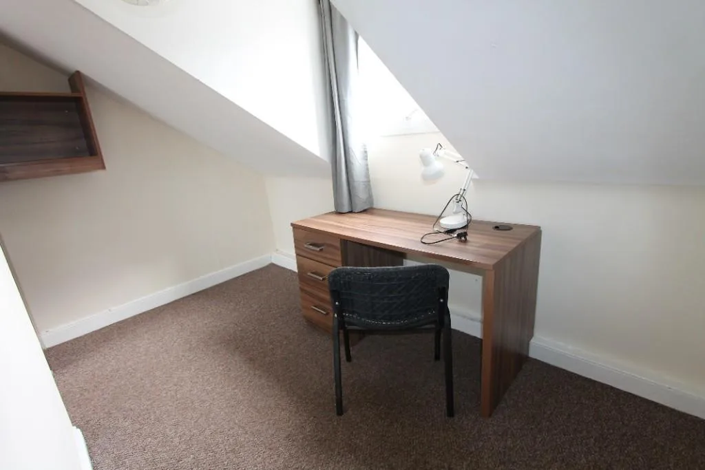 5 bedroom terraced house for rent