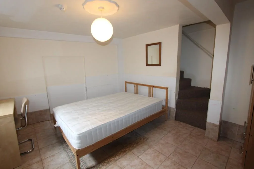 5 bedroom terraced house for rent