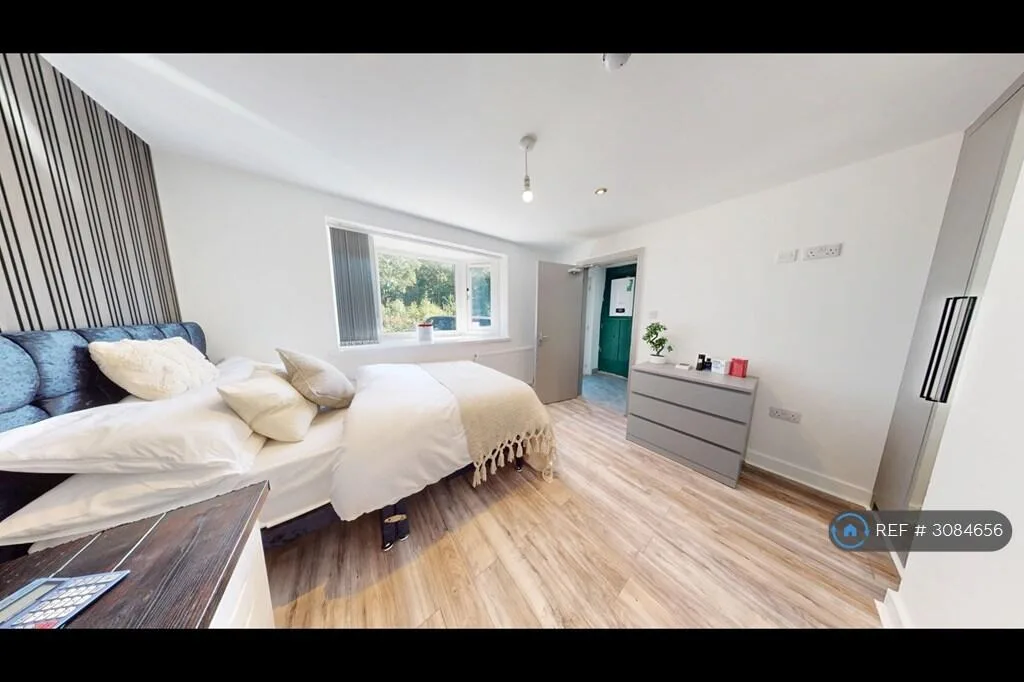 7 bedroom semi-detached house for rent