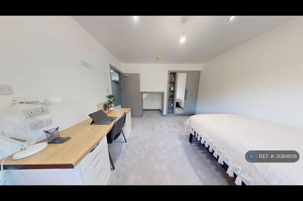 7 bedroom semi-detached house for rent