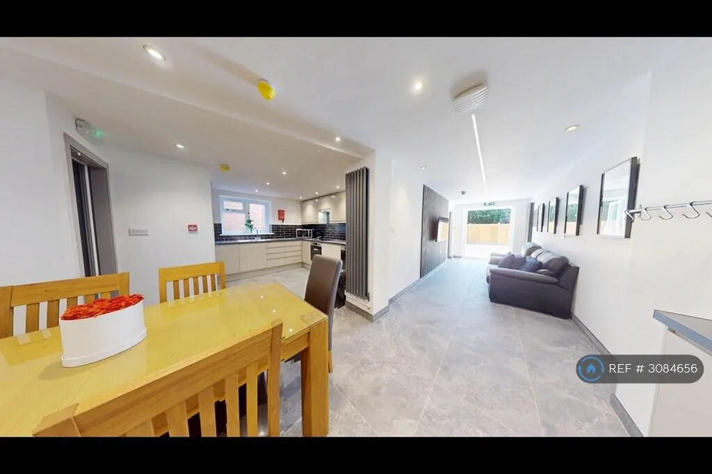 7 bedroom semi-detached house for rent
