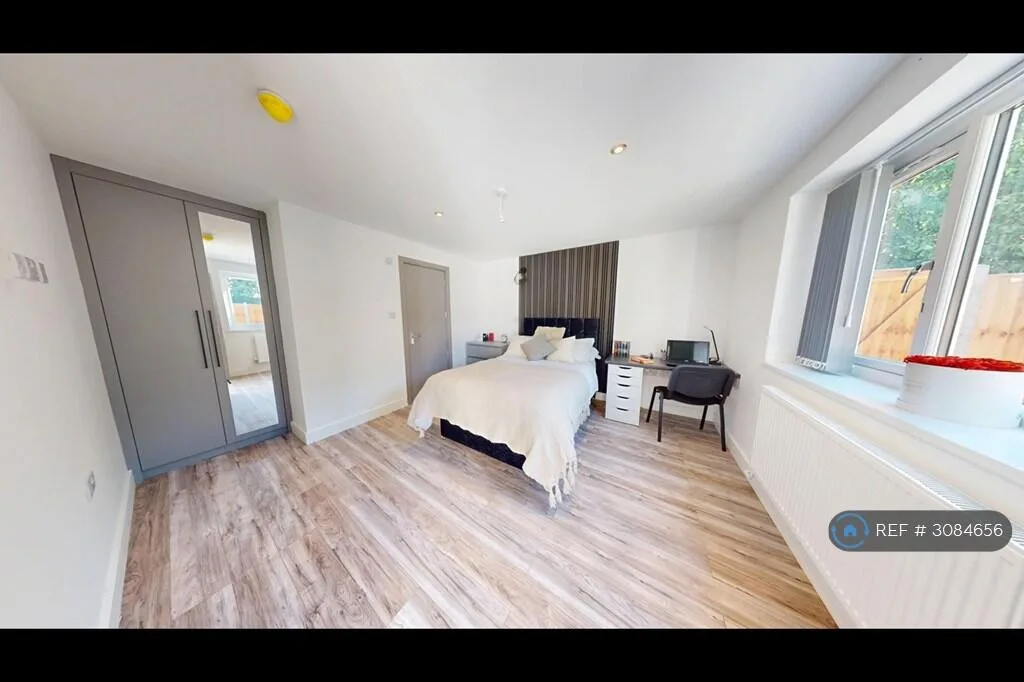7 bedroom semi-detached house for rent