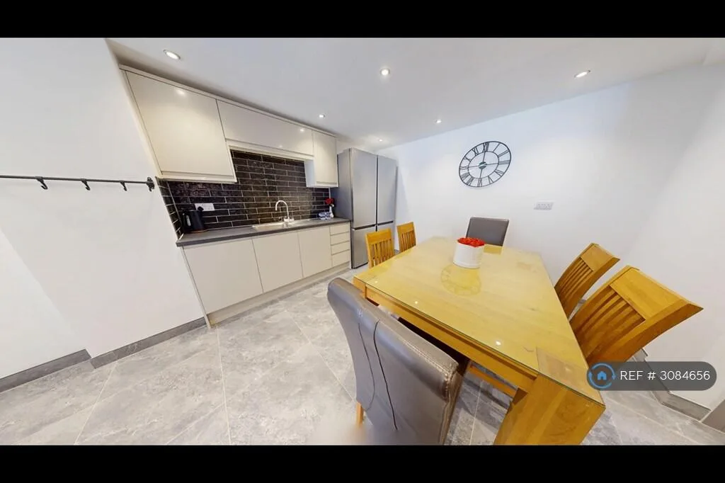 7 bedroom semi-detached house for rent