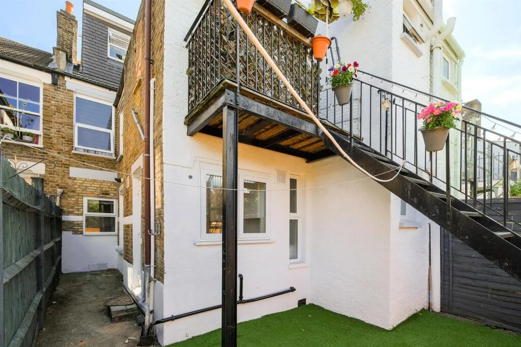 2 bedroom flat for rent