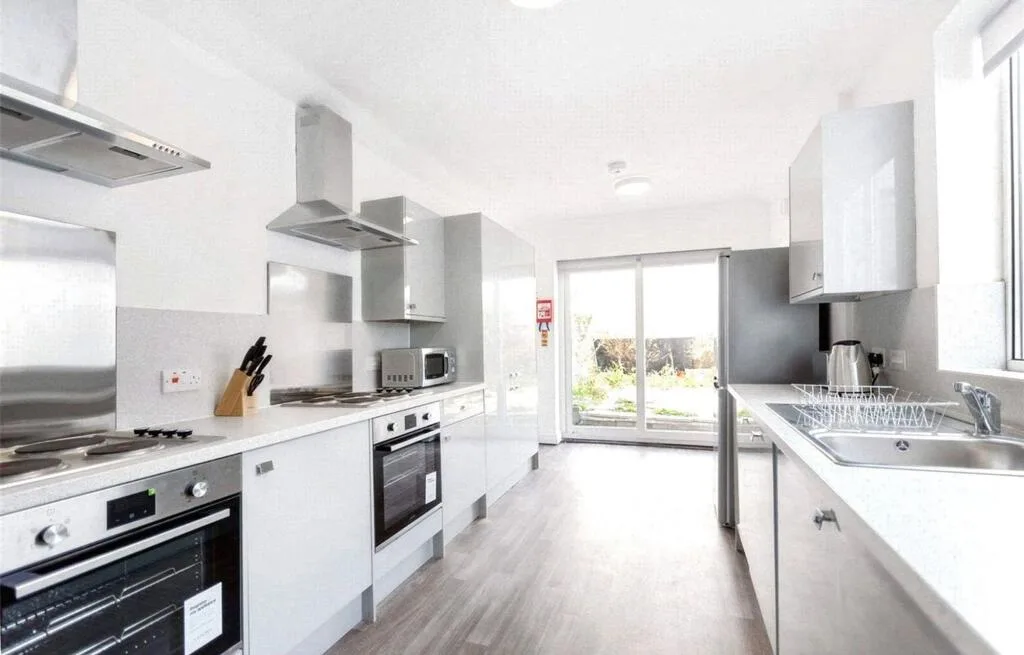 6 bedroom terraced house for rent