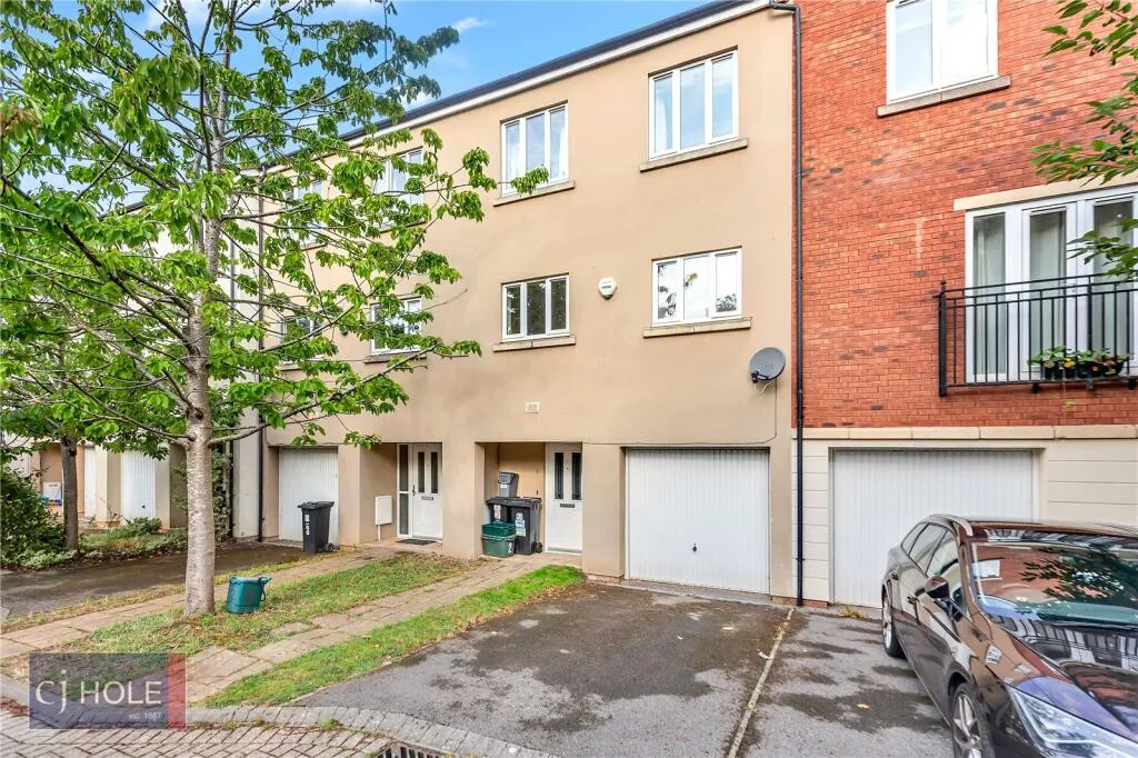6 bedroom town house for rent