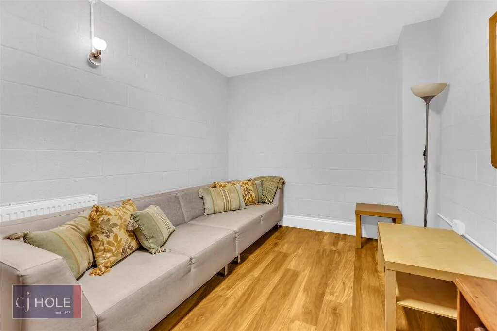 6 bedroom town house for rent