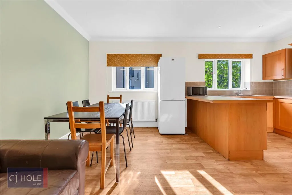 6 bedroom town house for rent