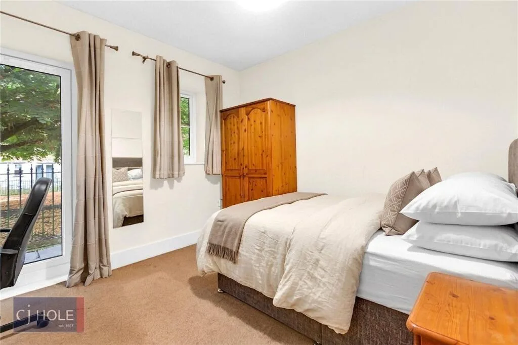 6 bedroom town house for rent