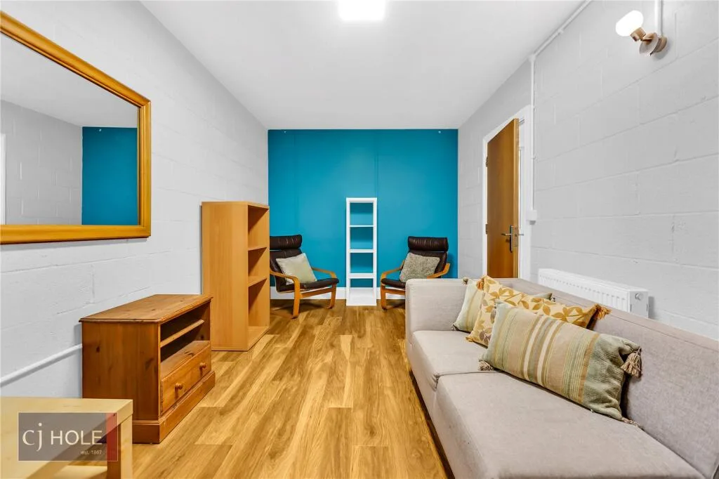 6 bedroom town house for rent