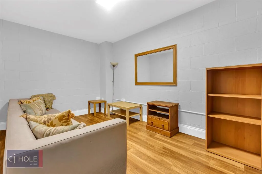 6 bedroom town house for rent
