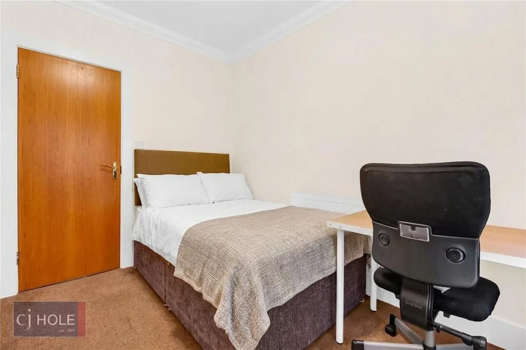 6 bedroom town house for rent