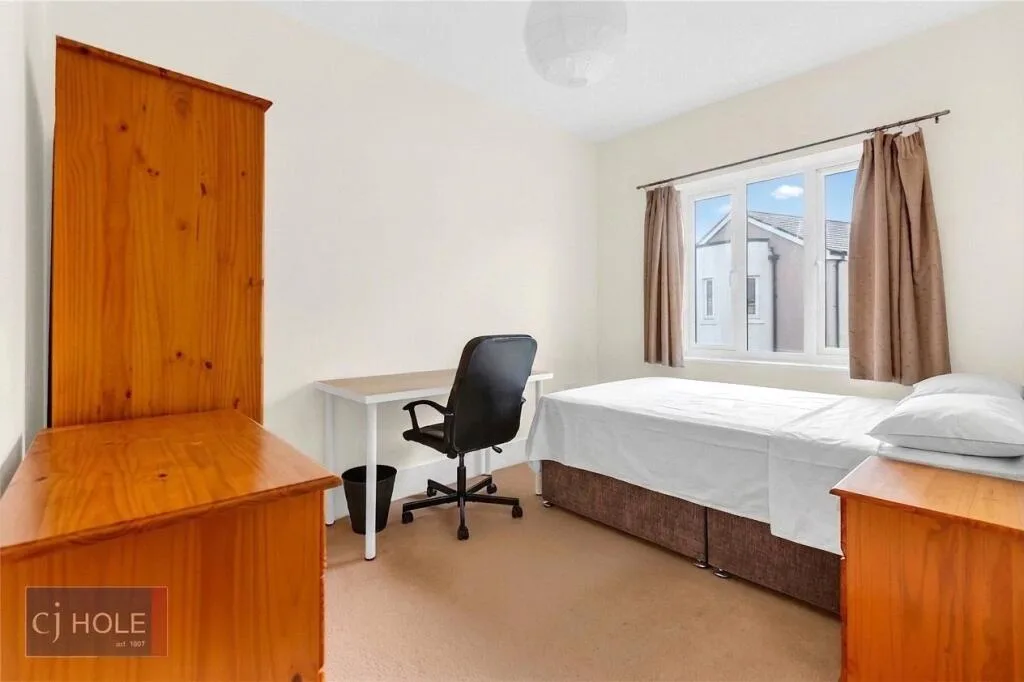 6 bedroom town house for rent