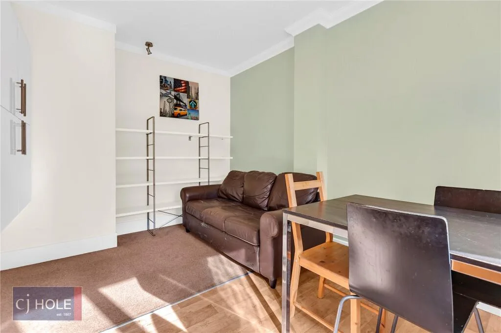 6 bedroom town house for rent