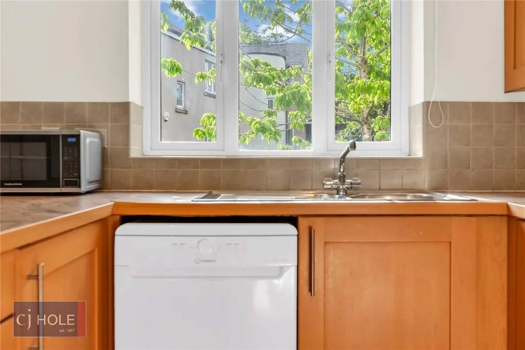 6 bedroom town house for rent