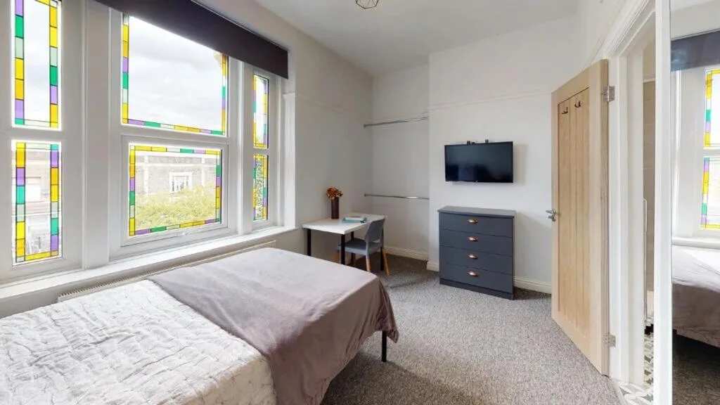 6 bedroom maisonette for rent
