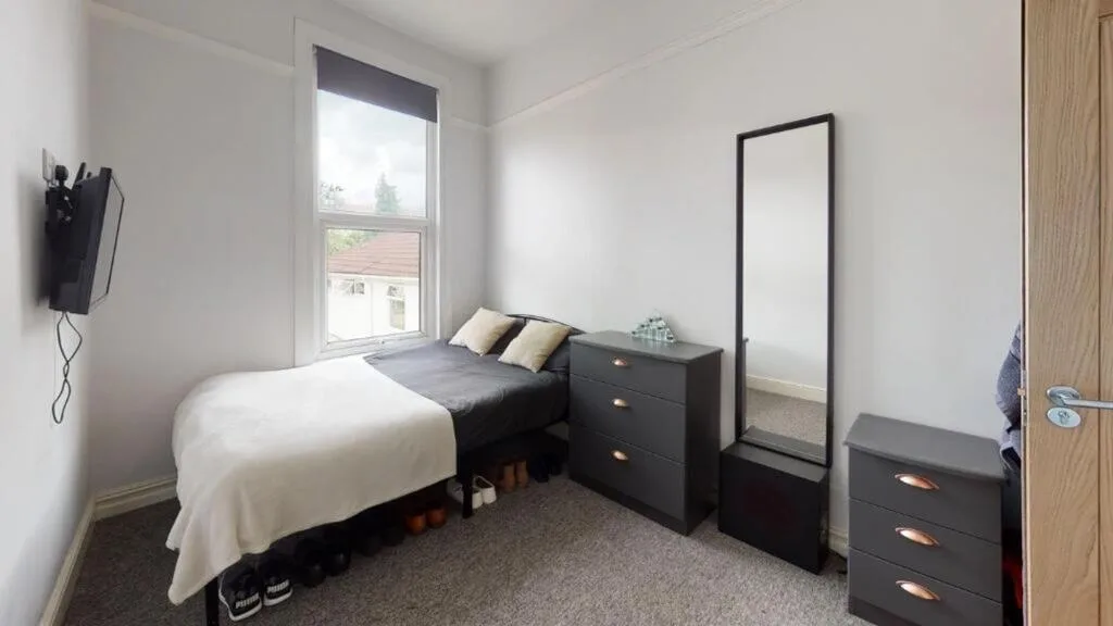 6 bedroom maisonette for rent