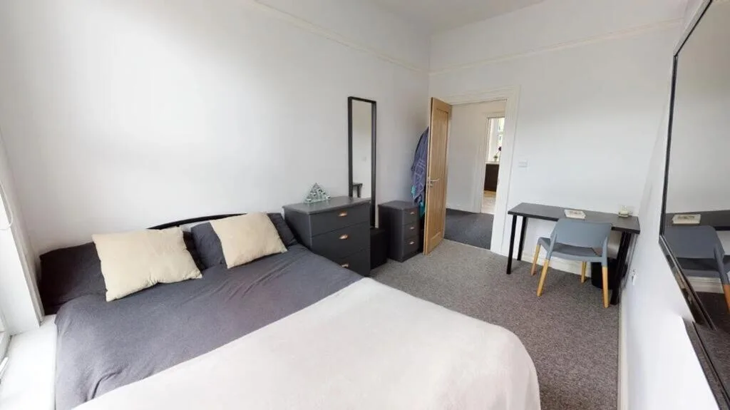 6 bedroom maisonette for rent