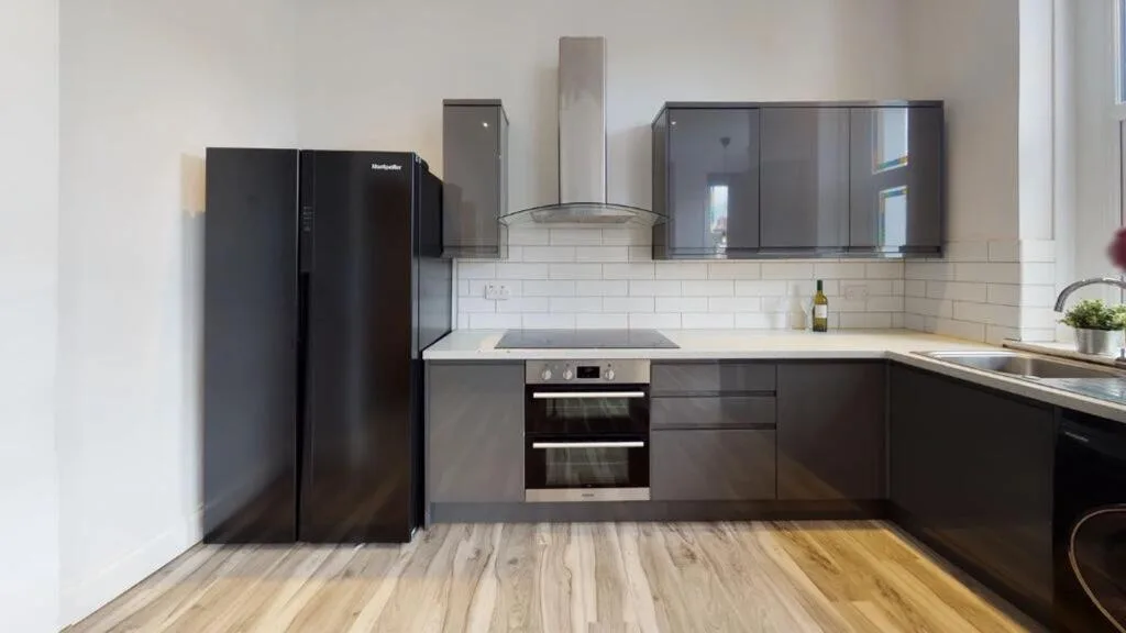 6 bedroom maisonette for rent