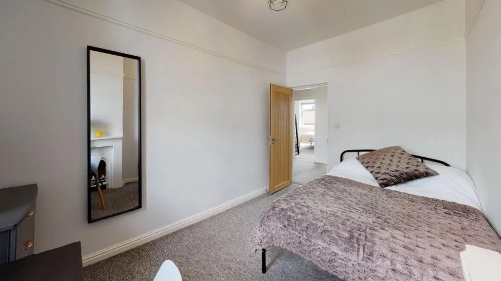 6 bedroom maisonette for rent