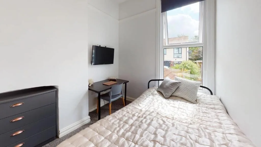 6 bedroom maisonette for rent