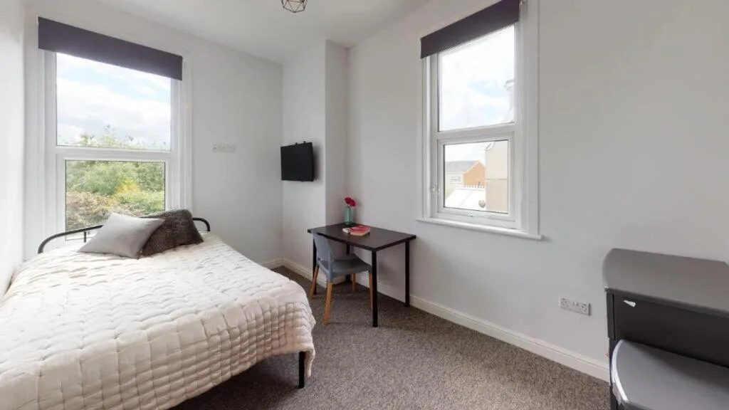 6 bedroom maisonette for rent