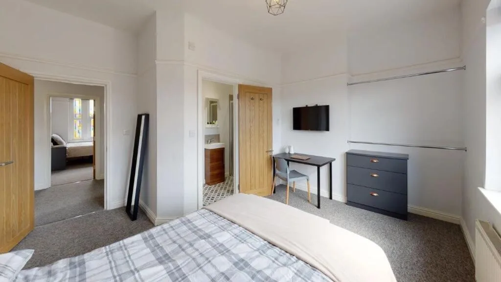 6 bedroom maisonette for rent